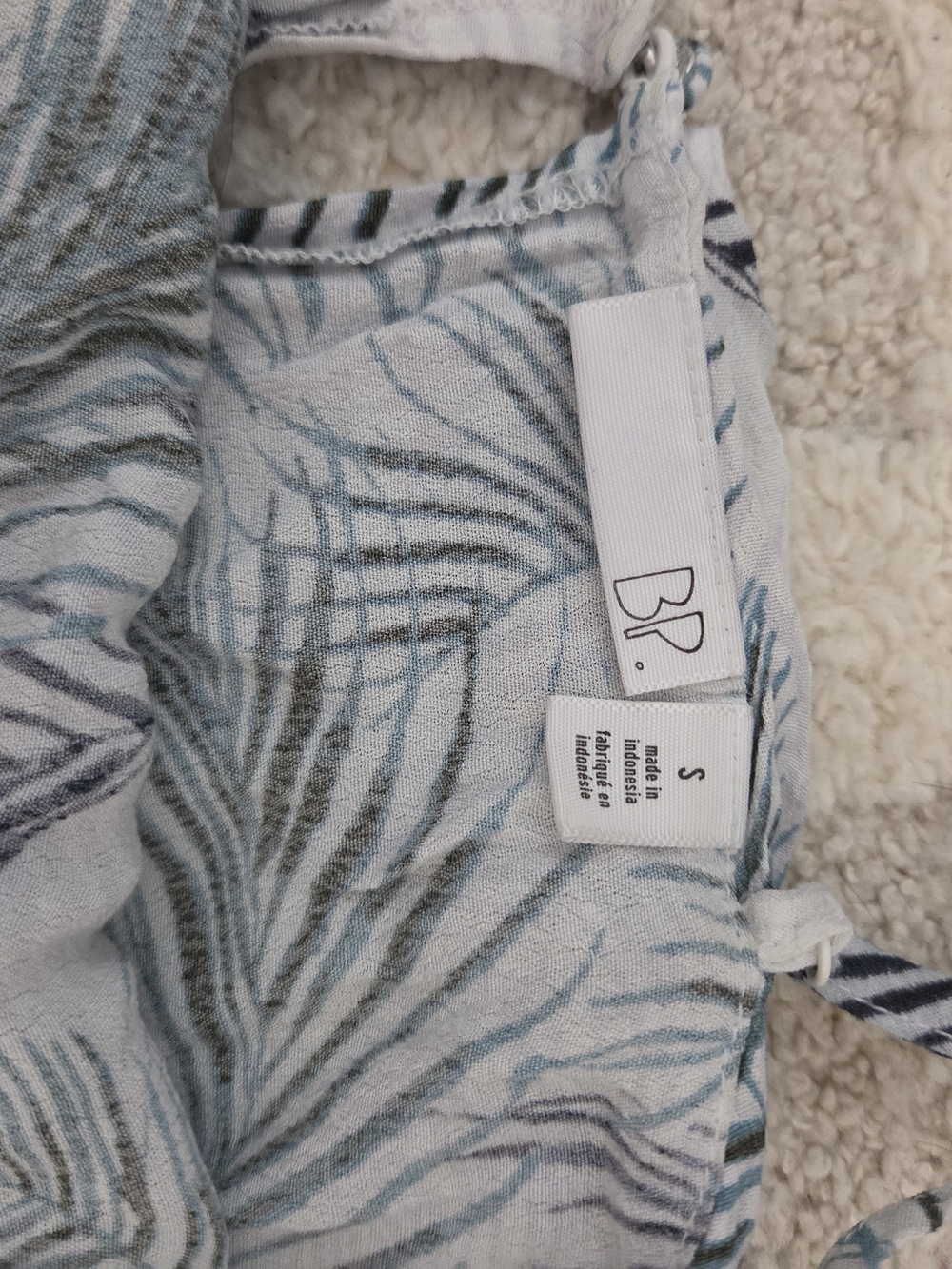 bp White Palm Print Spaghetti Strap Camisole. Size Xs - Picture 2 of 3